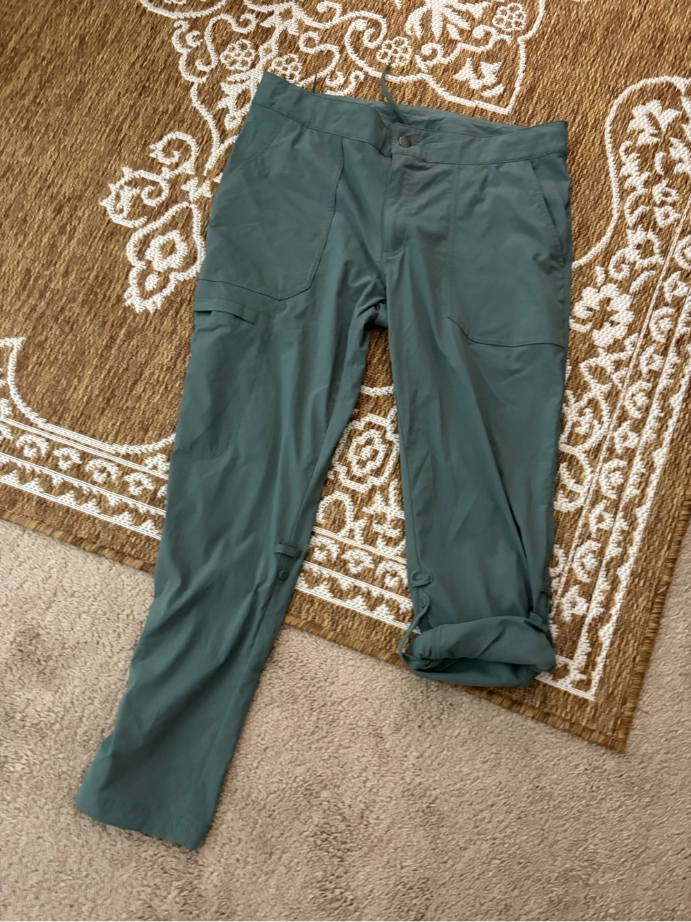Columbia womens Gray green adjustable roll tab leg cargo utility pants 14 short